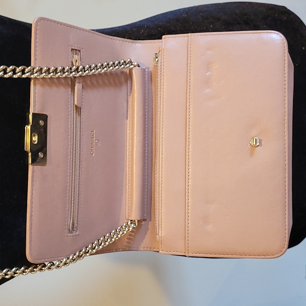 SOLD ๐ Chanel WOC Nude pink wallet on Chain - Picture 7 of 16